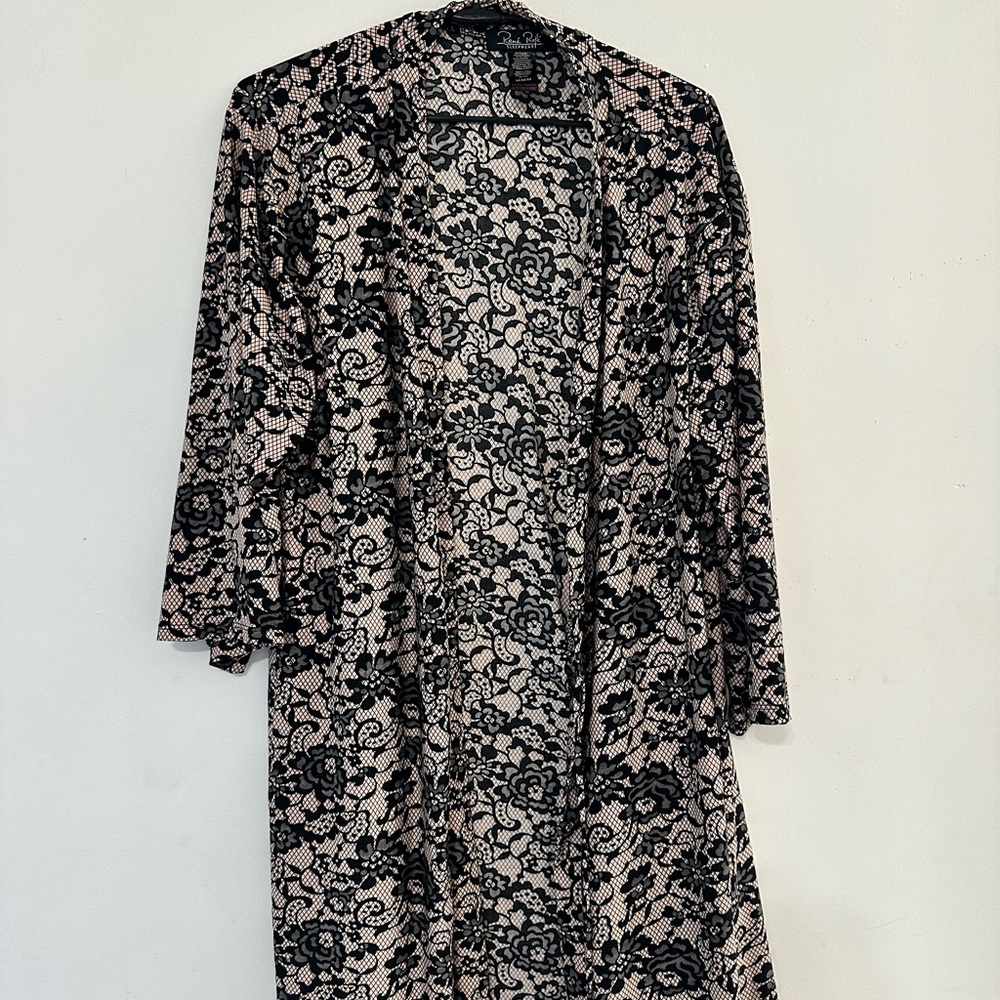 Rene Rofe Black and Cream Lace Robe